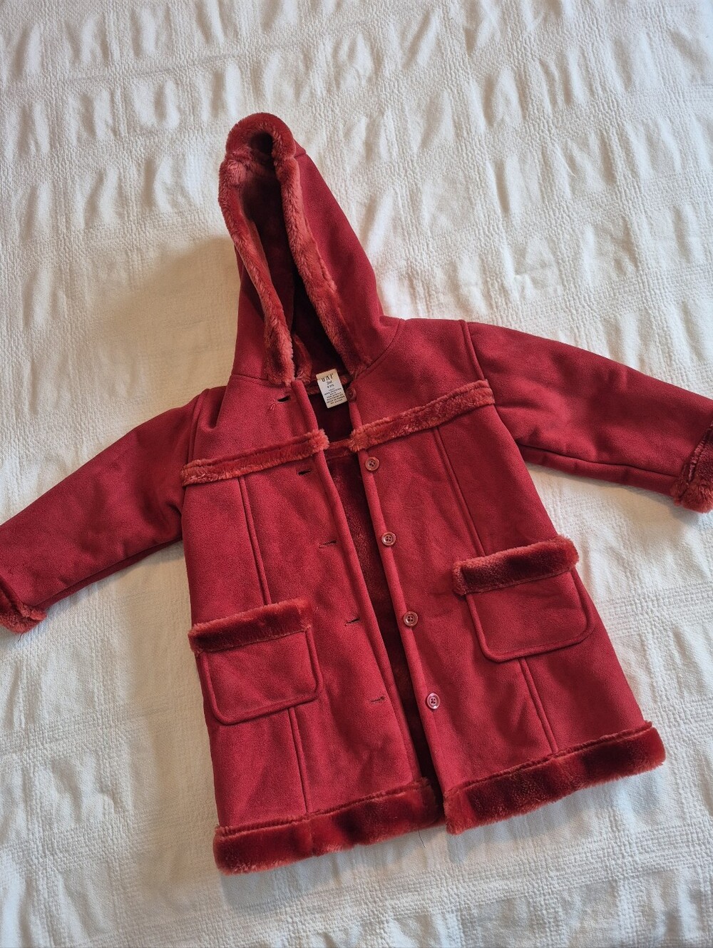 Gap girls 3 Years winter coat, red plush lined hooded 2 pockets  EUC